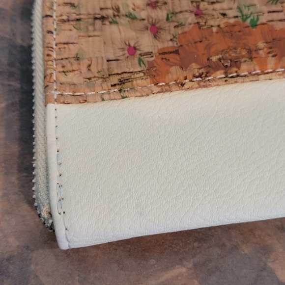 PIXIE MOOD Wristlet with Detachable Strap - Picture 6 of 8